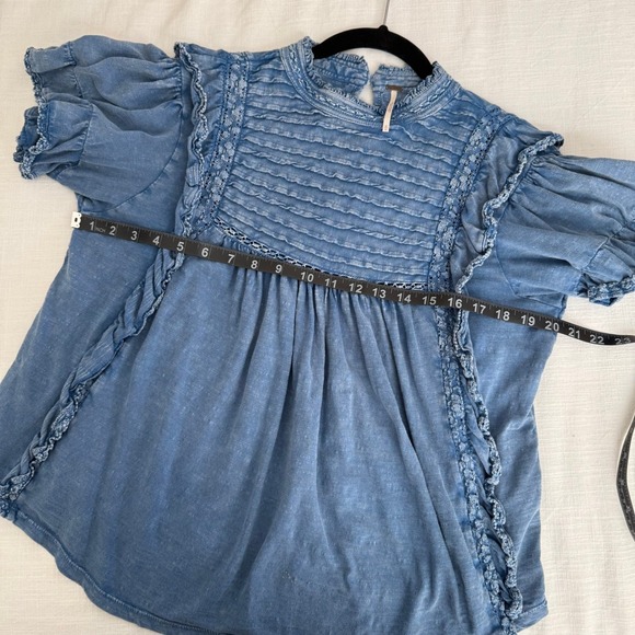 Free People Blue Denim Ruffle Mock Neck Tunic Top Size M - Picture 7 of 8